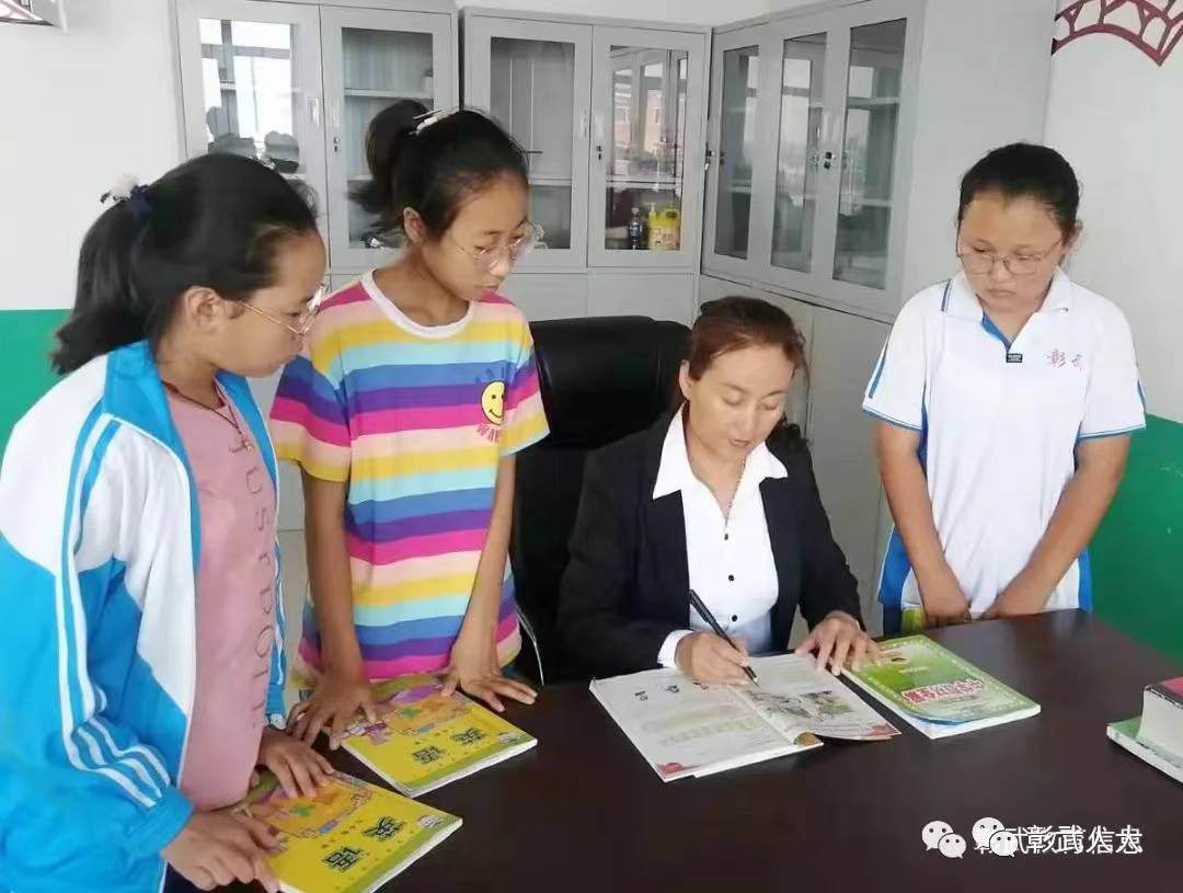人大代表 大四学校.jpg
